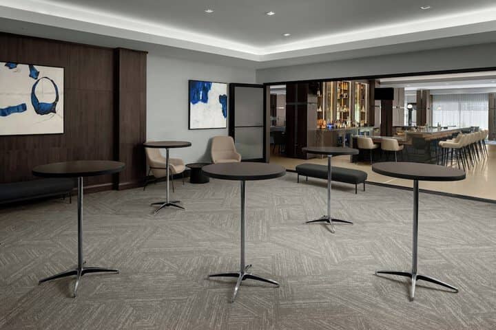Lounge 38 of 58